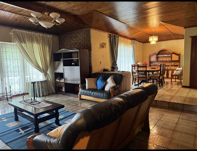 3 BEDROOM FREEHOLD FOR SALE IN HOWICK WEST